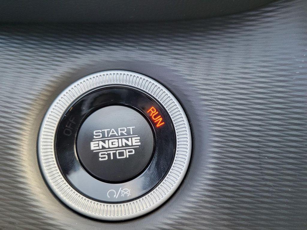 new 2025 Jeep Grand Cherokee car, priced at $37,950