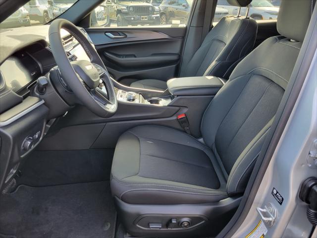new 2025 Jeep Grand Cherokee car, priced at $41,625