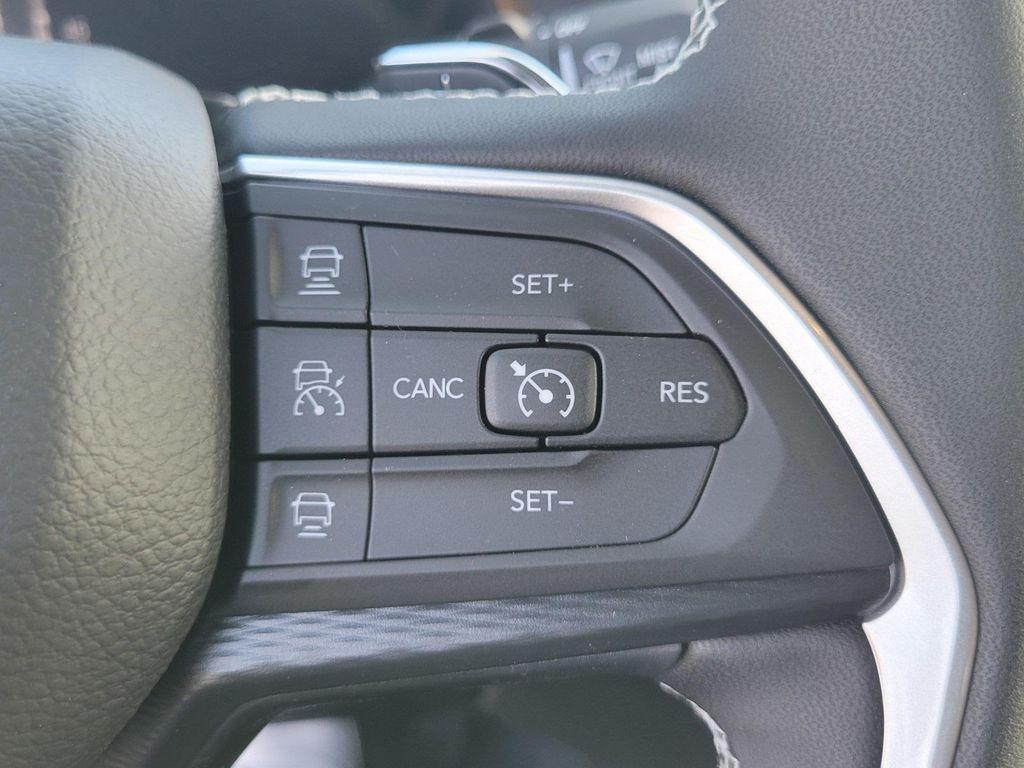 new 2025 Jeep Grand Cherokee car, priced at $37,950