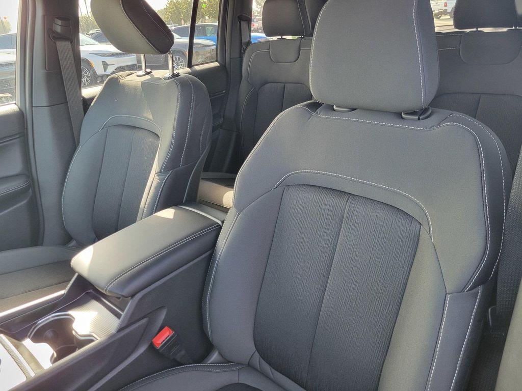 new 2025 Jeep Grand Cherokee car, priced at $37,950