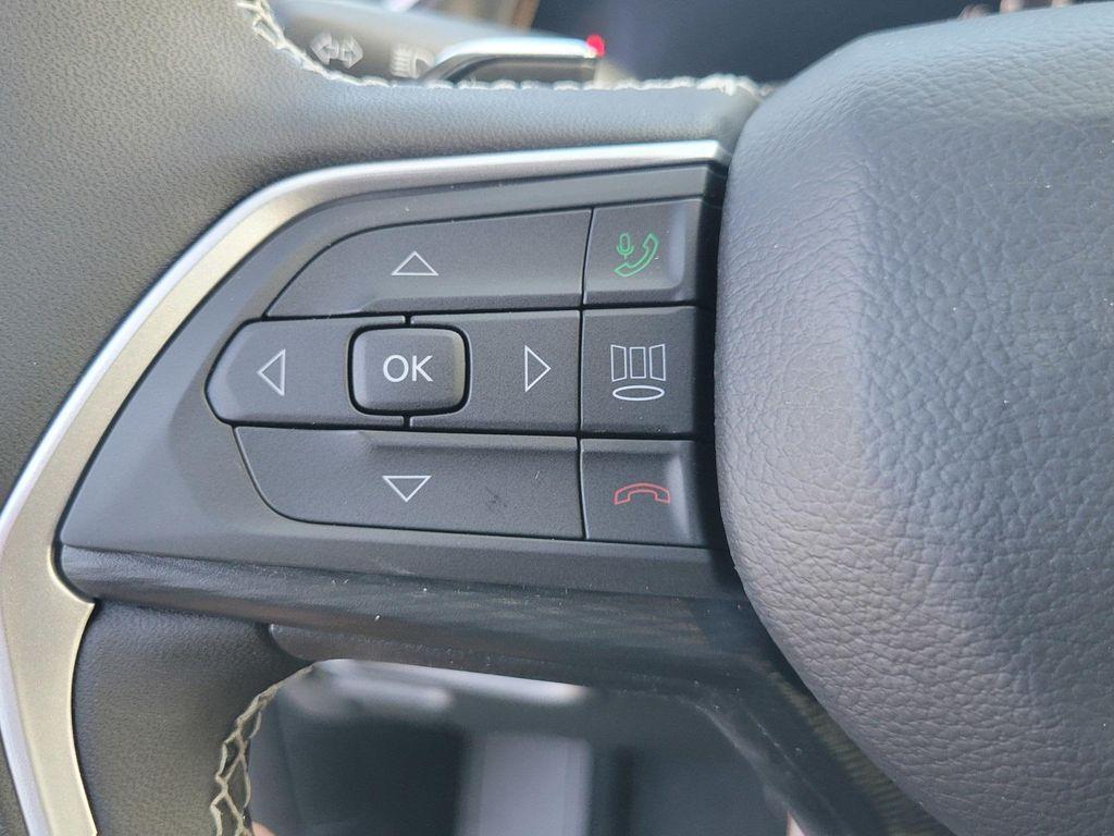 new 2025 Jeep Grand Cherokee car, priced at $37,950