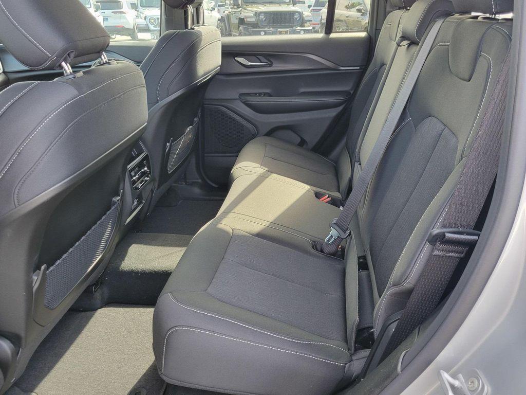 new 2025 Jeep Grand Cherokee car, priced at $37,950