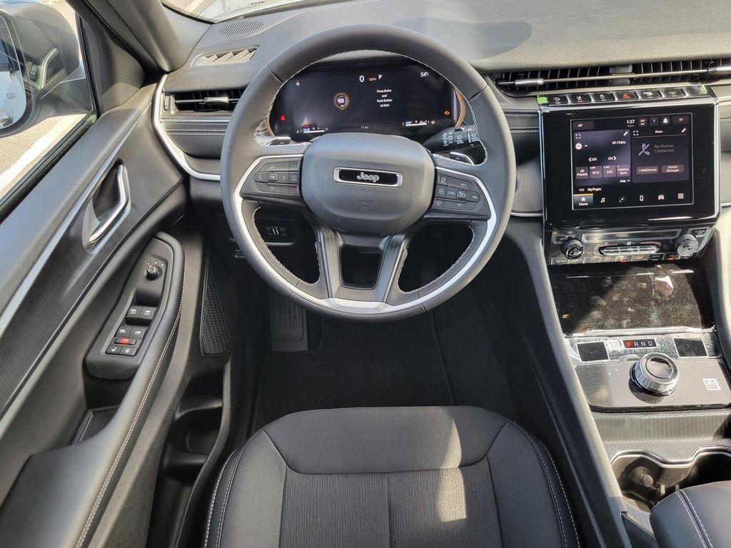 new 2025 Jeep Grand Cherokee car, priced at $37,950