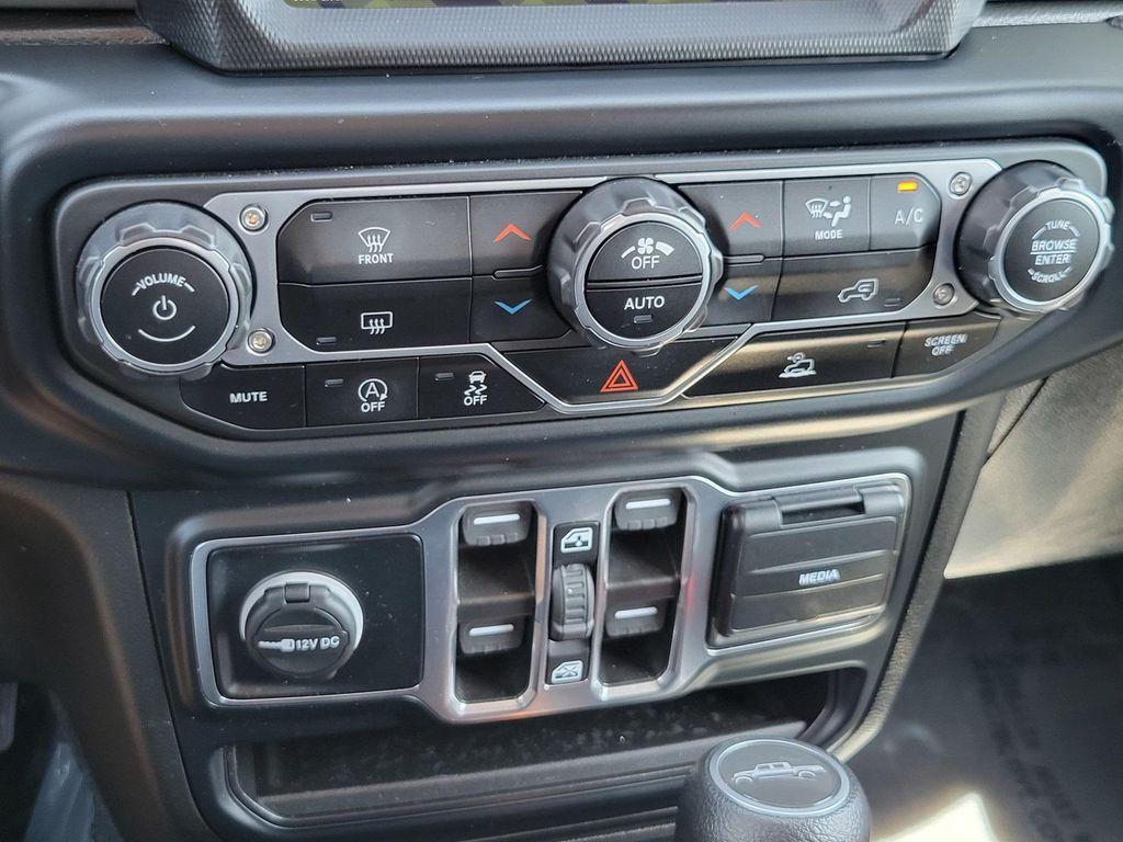 used 2023 Jeep Gladiator car, priced at $38,192