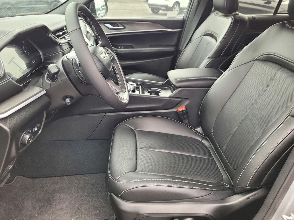 new 2025 Jeep Grand Cherokee car, priced at $53,210