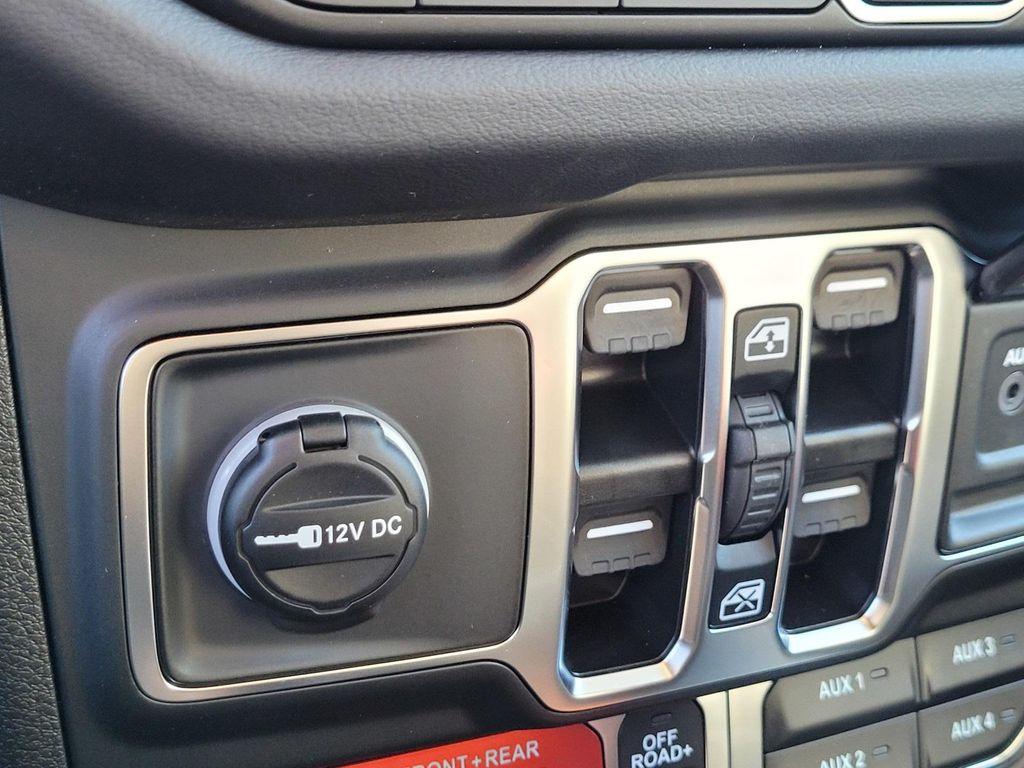 new 2025 Jeep Gladiator car, priced at $47,995