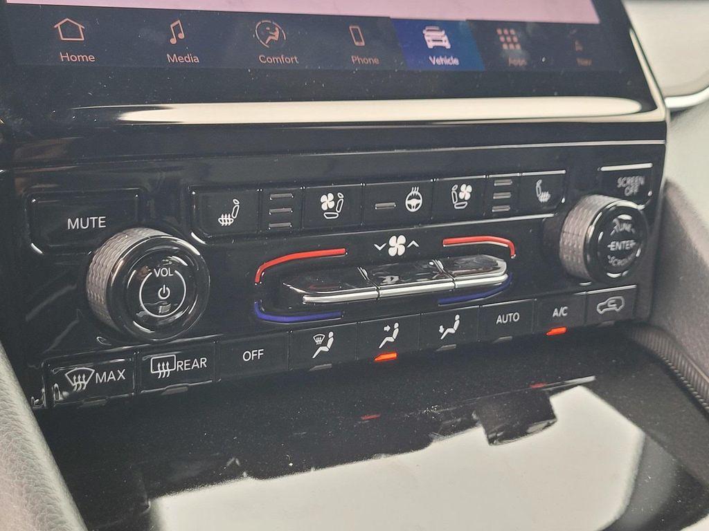 new 2025 Jeep Grand Cherokee L car, priced at $57,005