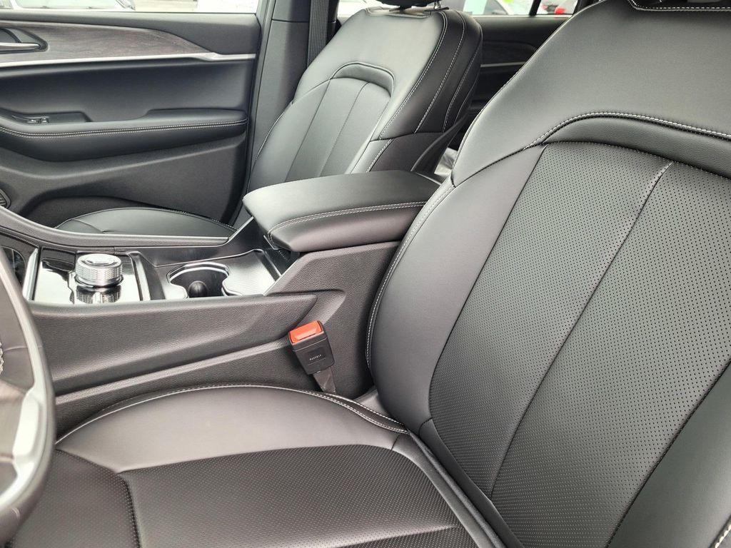 new 2025 Jeep Grand Cherokee L car, priced at $57,005