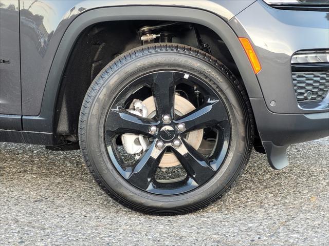 new 2025 Jeep Grand Cherokee car, priced at $52,332