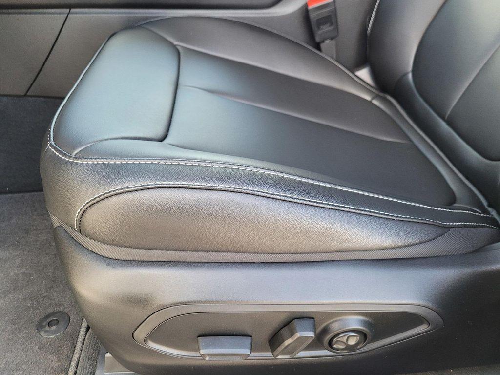 new 2025 Jeep Grand Cherokee car, priced at $45,560
