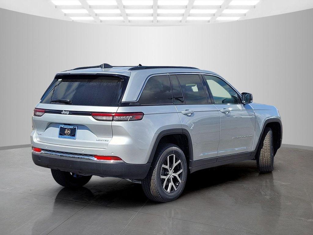 new 2025 Jeep Grand Cherokee car, priced at $45,560