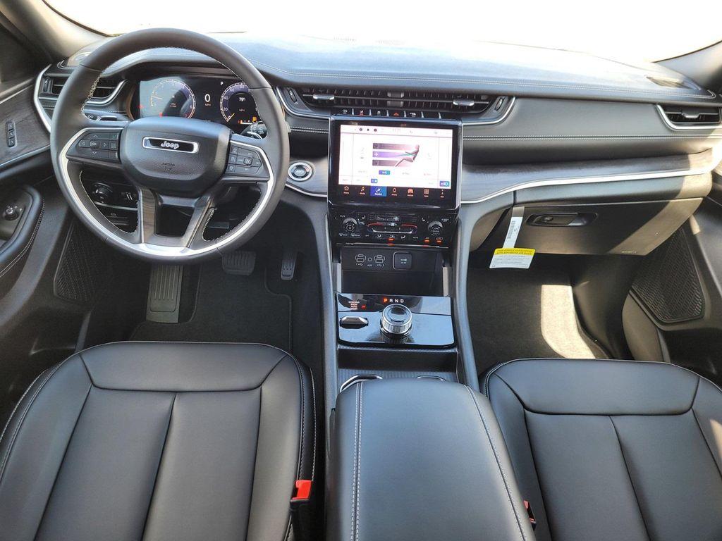 new 2025 Jeep Grand Cherokee car, priced at $45,560