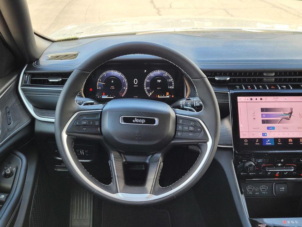 new 2025 Jeep Grand Cherokee car, priced at $45,560