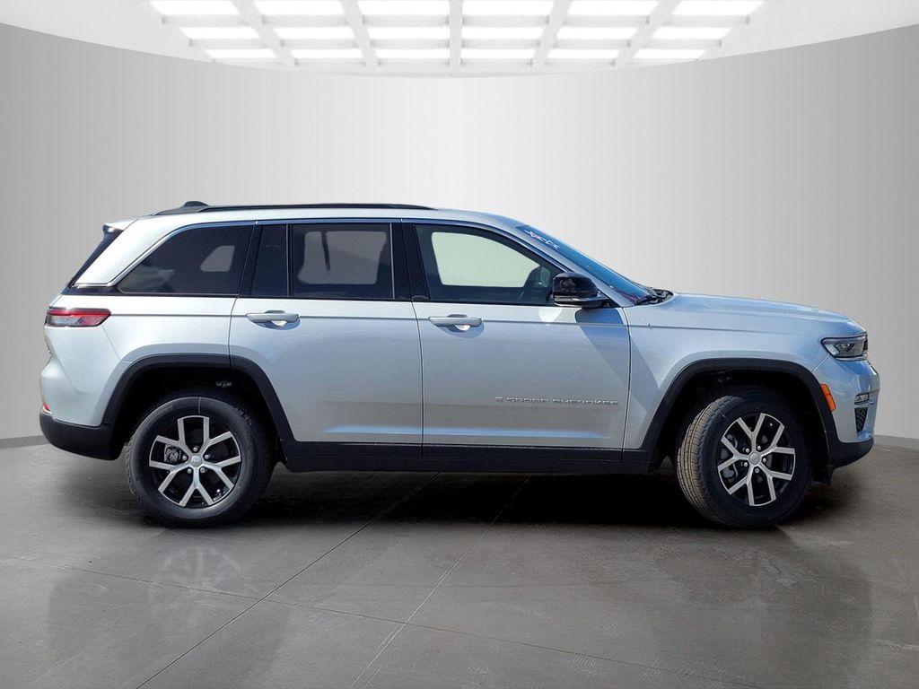 new 2025 Jeep Grand Cherokee car, priced at $45,560