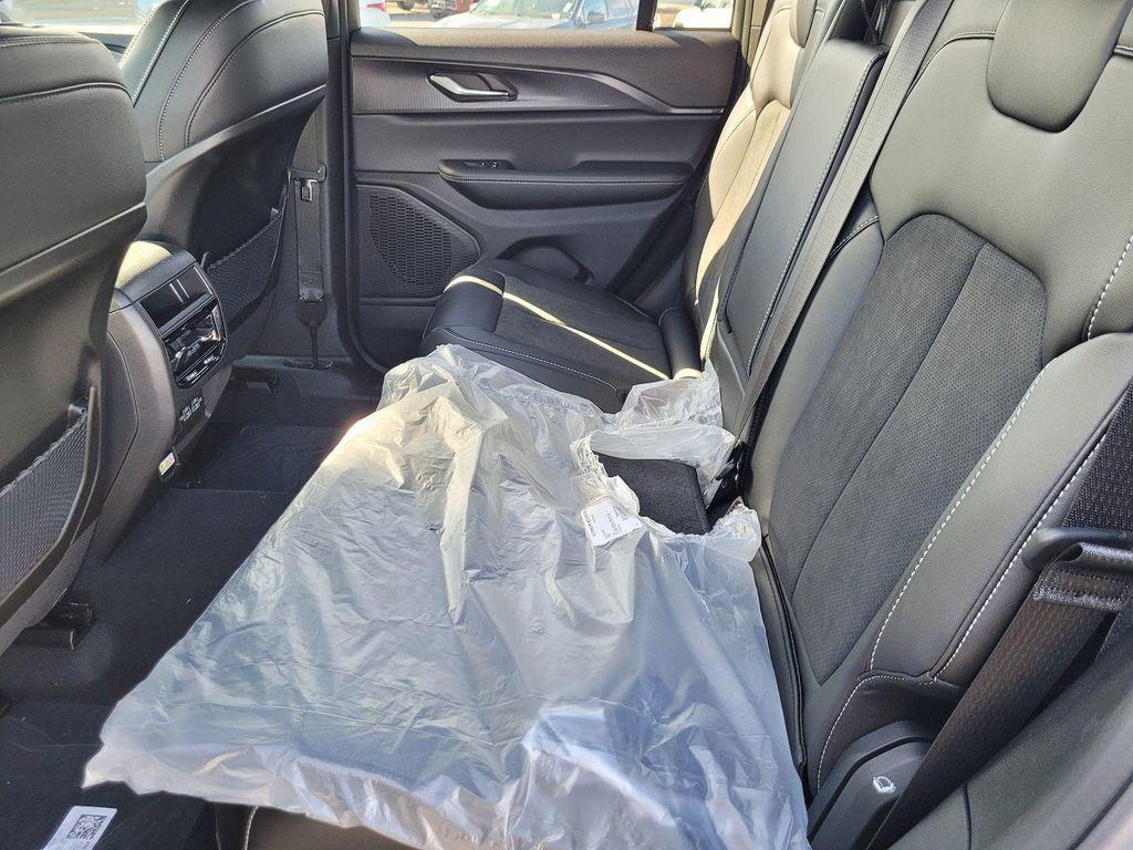 new 2025 Jeep Grand Cherokee car, priced at $42,950