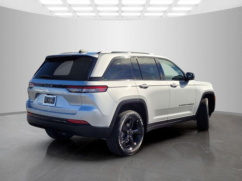 new 2025 Jeep Grand Cherokee car, priced at $42,950