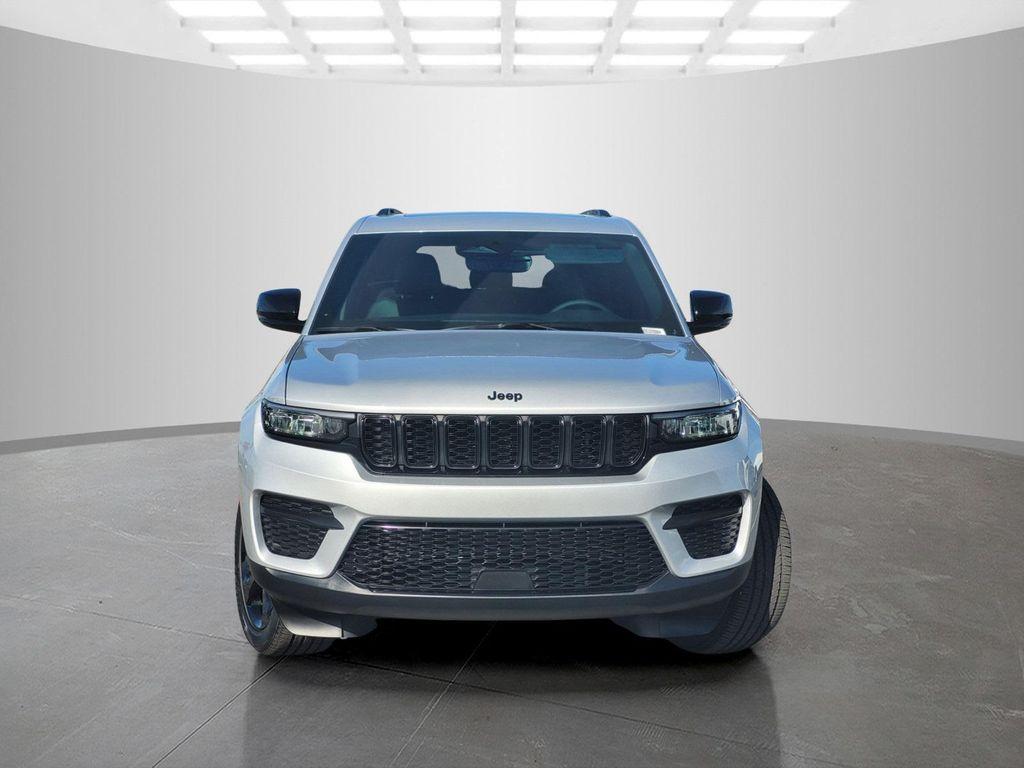 new 2025 Jeep Grand Cherokee car, priced at $42,950