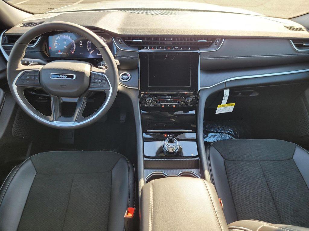 new 2025 Jeep Grand Cherokee car, priced at $42,950