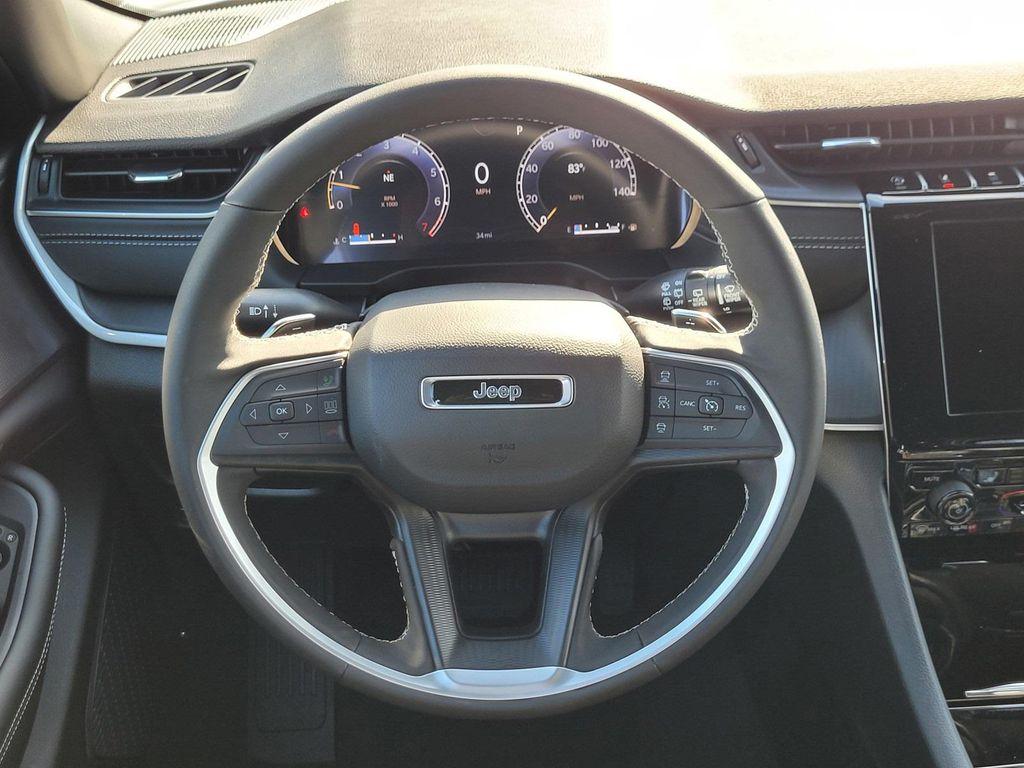 new 2025 Jeep Grand Cherokee car, priced at $42,950