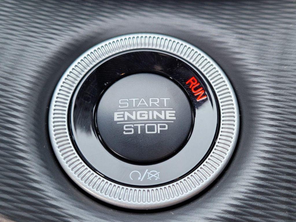 new 2025 Jeep Grand Cherokee car, priced at $39,920