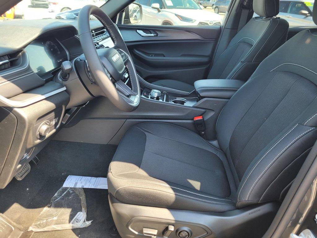 new 2025 Jeep Grand Cherokee car, priced at $39,920