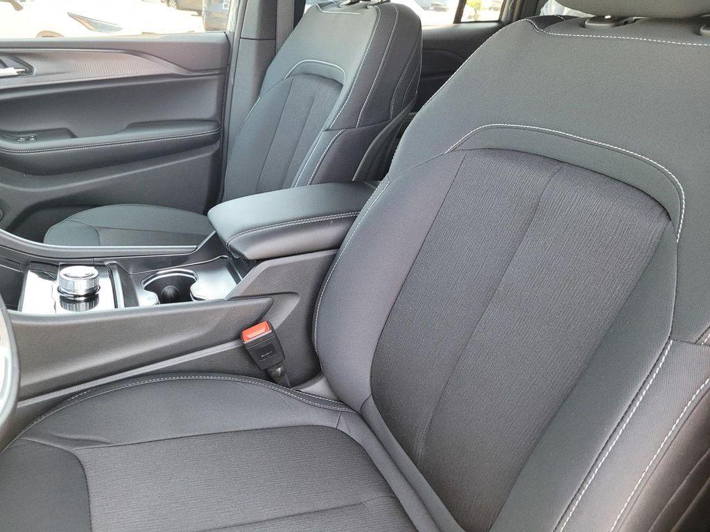new 2025 Jeep Grand Cherokee car, priced at $39,920