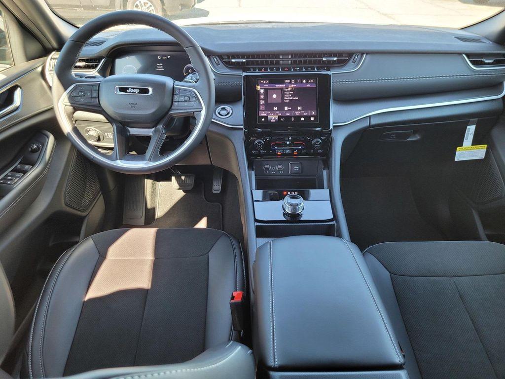 new 2025 Jeep Grand Cherokee car, priced at $40,745