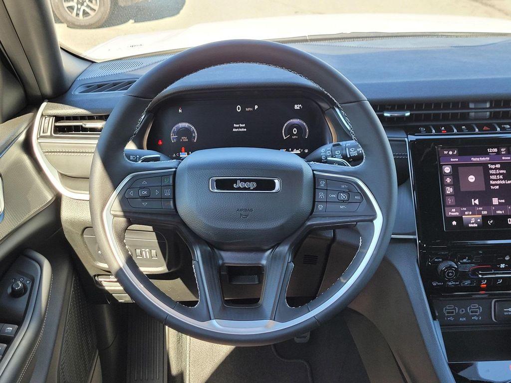 new 2025 Jeep Grand Cherokee car, priced at $40,745