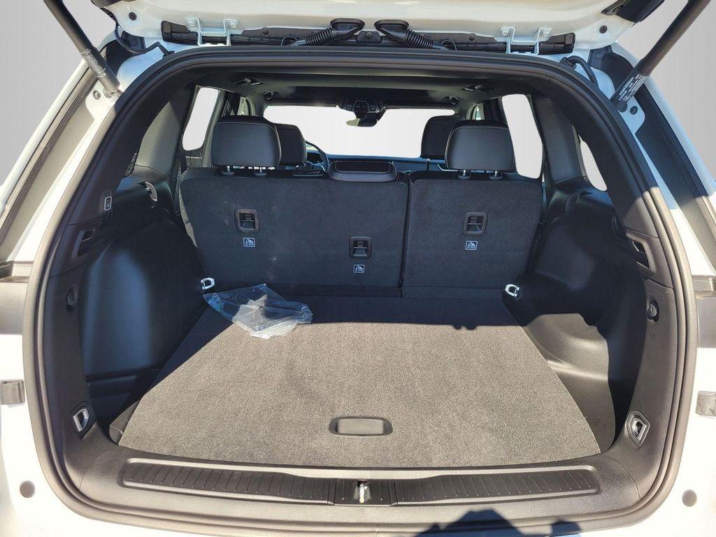 new 2025 Jeep Grand Cherokee car, priced at $40,745