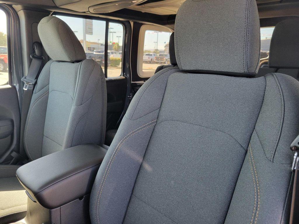 new 2025 Jeep Wrangler car, priced at $53,425
