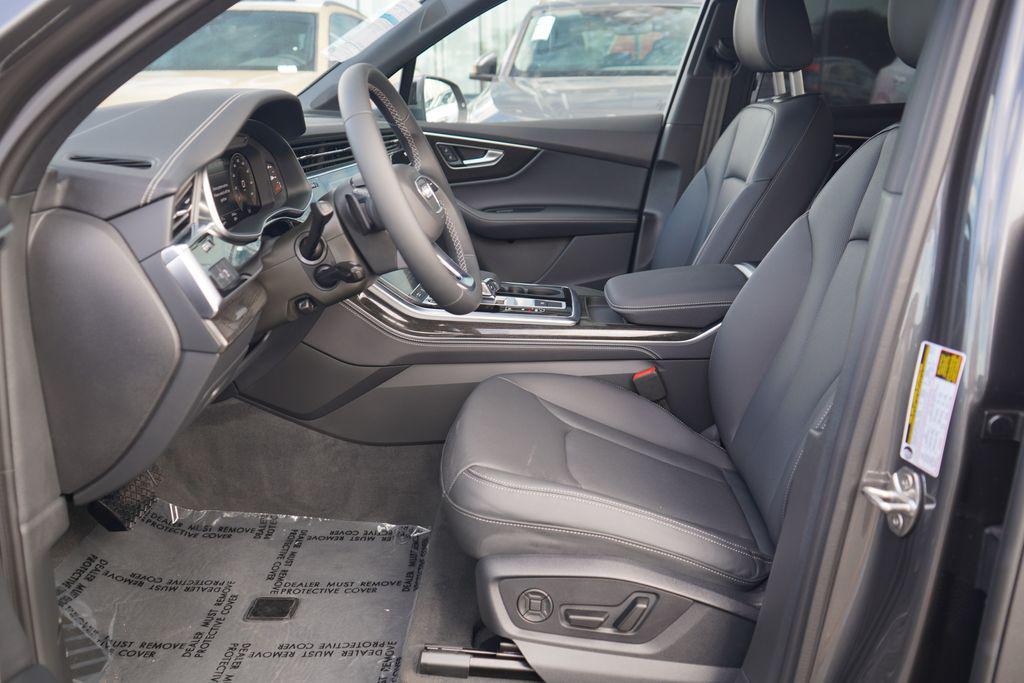 new 2025 Audi Q7 car, priced at $72,360