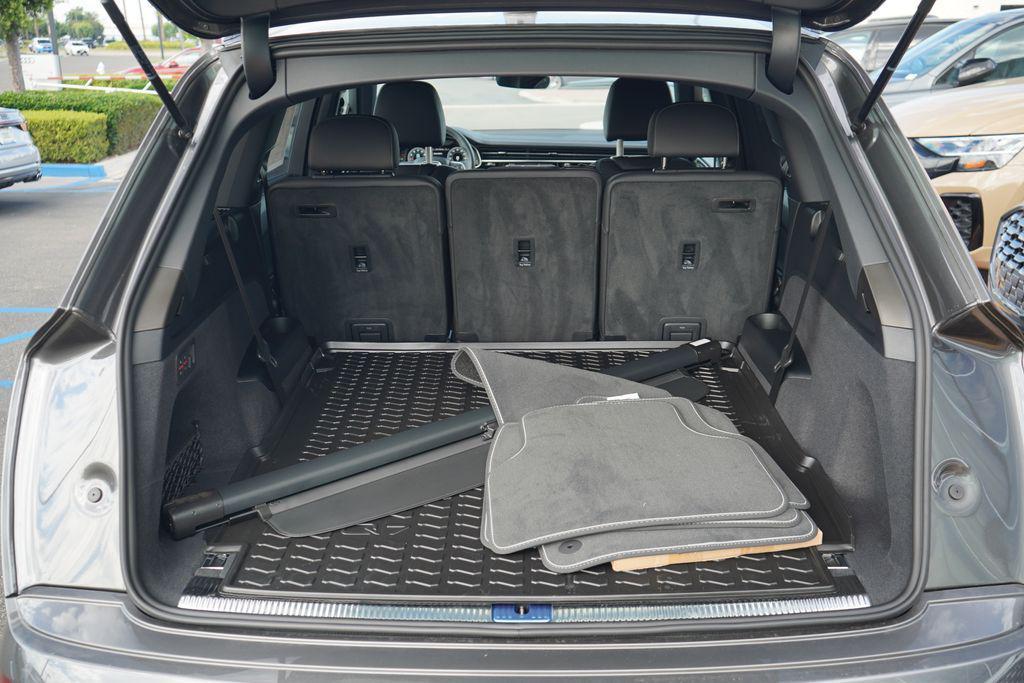 new 2025 Audi Q7 car, priced at $72,360
