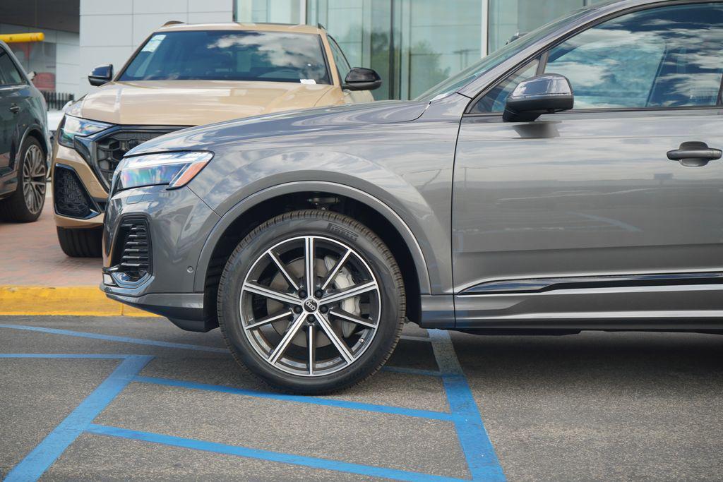 new 2025 Audi Q7 car, priced at $72,360