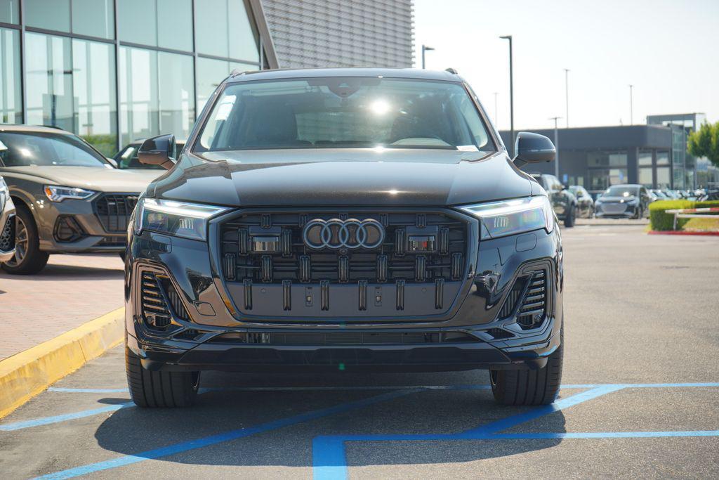 new 2025 Audi Q7 car, priced at $78,570
