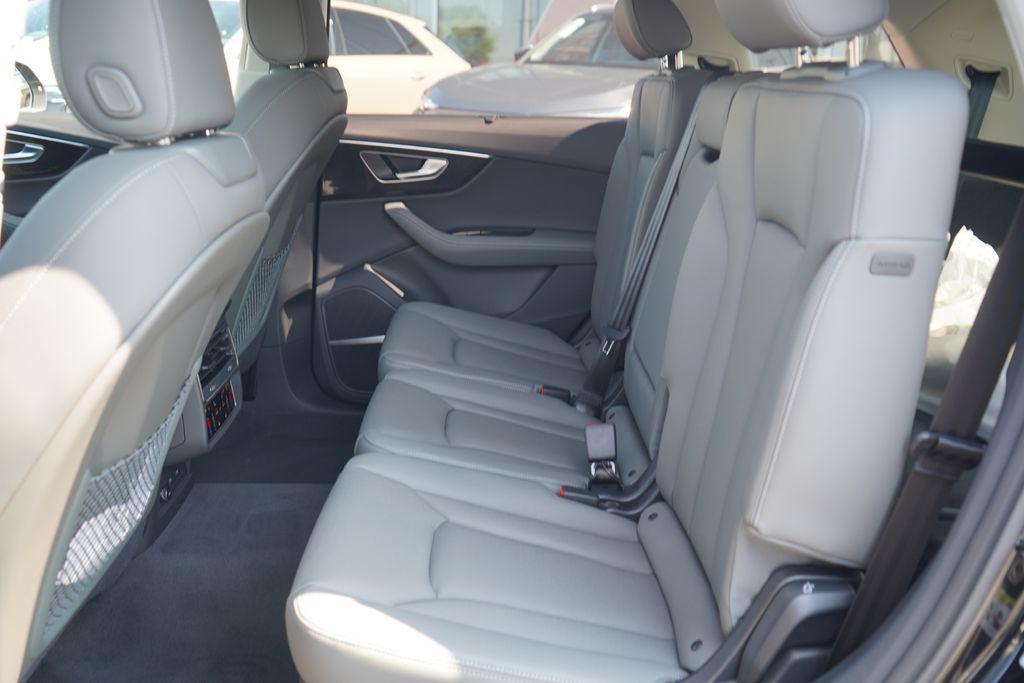 new 2025 Audi Q7 car, priced at $78,570