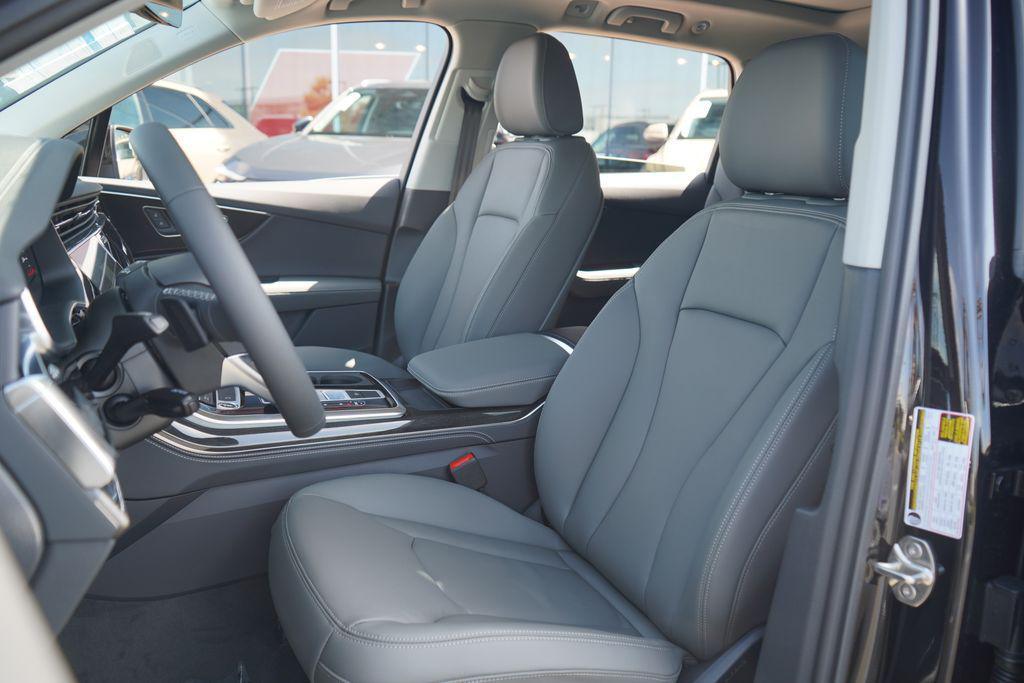 new 2025 Audi Q7 car, priced at $69,770