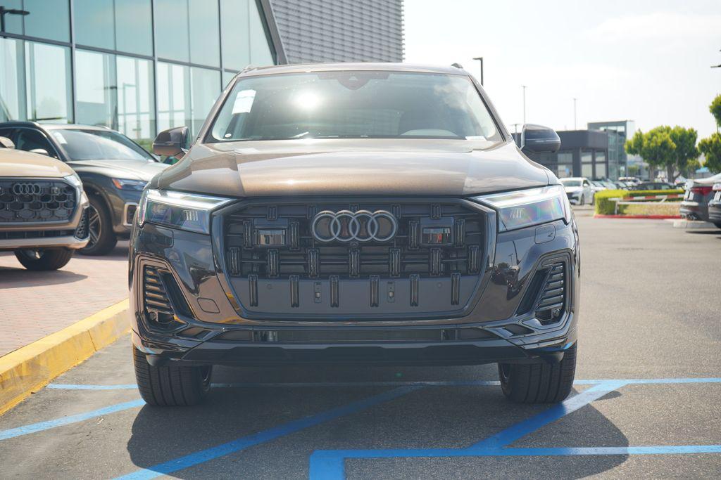 new 2025 Audi Q7 car, priced at $69,770