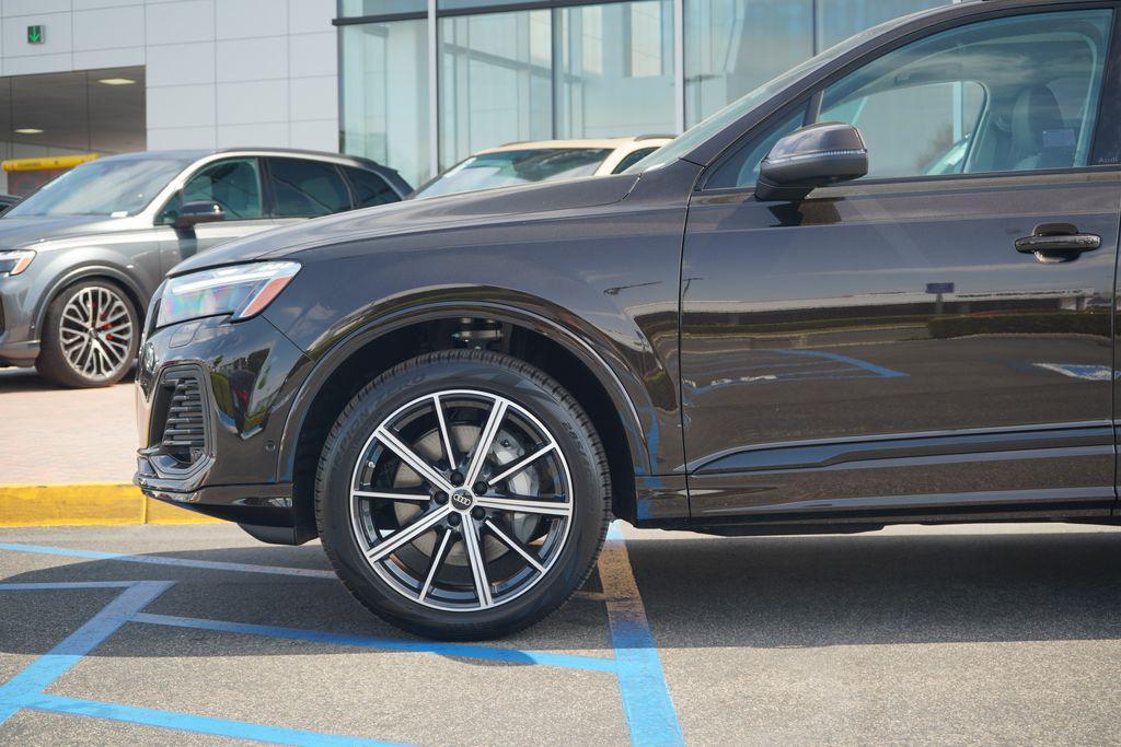 new 2025 Audi Q7 car, priced at $69,770