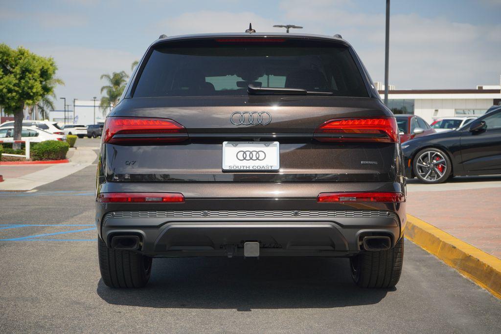 new 2025 Audi Q7 car, priced at $69,770