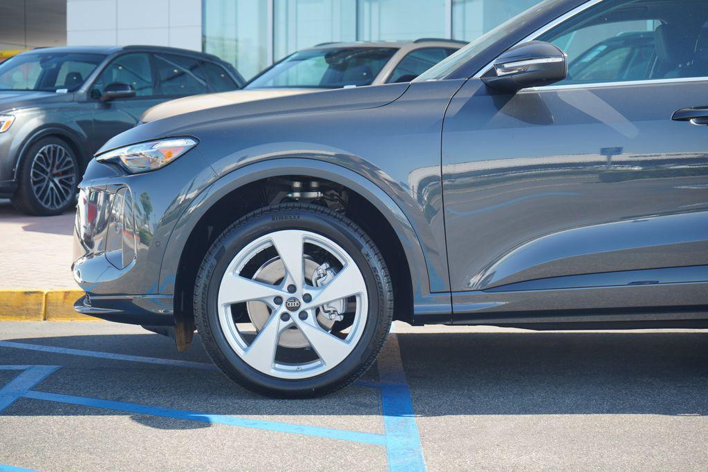 new 2025 Audi Q5 car, priced at $59,685