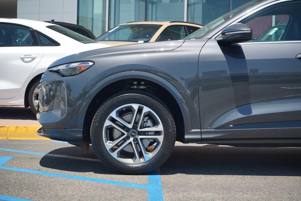 new 2025 Audi Q5 car, priced at $58,040