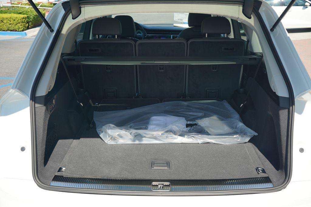 new 2025 Audi Q7 car, priced at $75,975