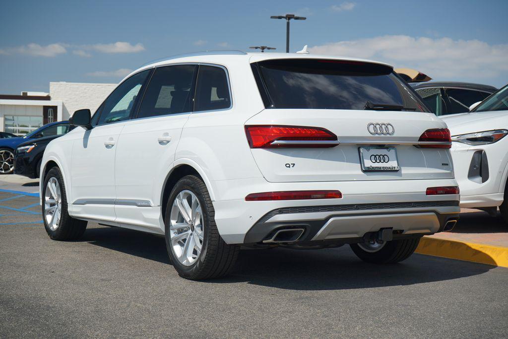new 2026 Audi Q7 car, priced at $77,005