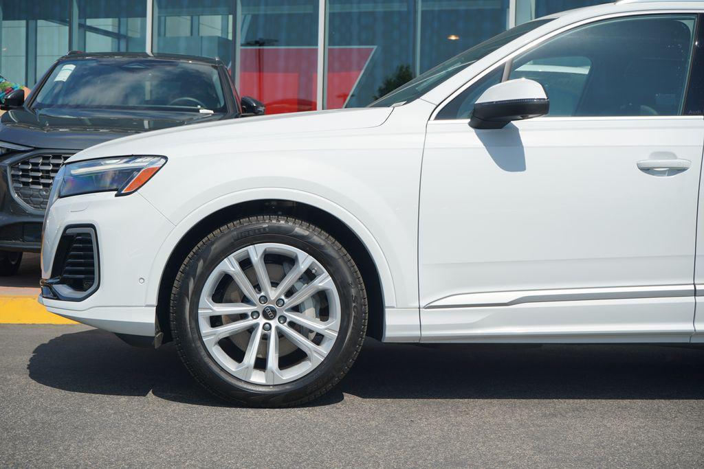new 2026 Audi Q7 car, priced at $77,005