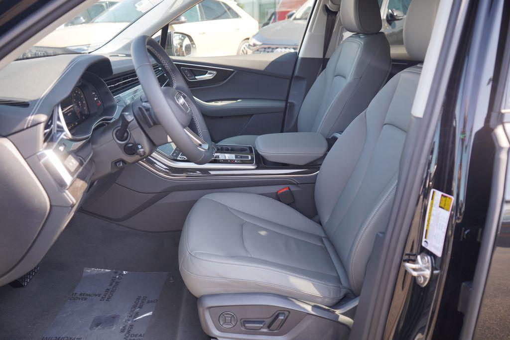 new 2025 Audi Q7 car, priced at $76,110