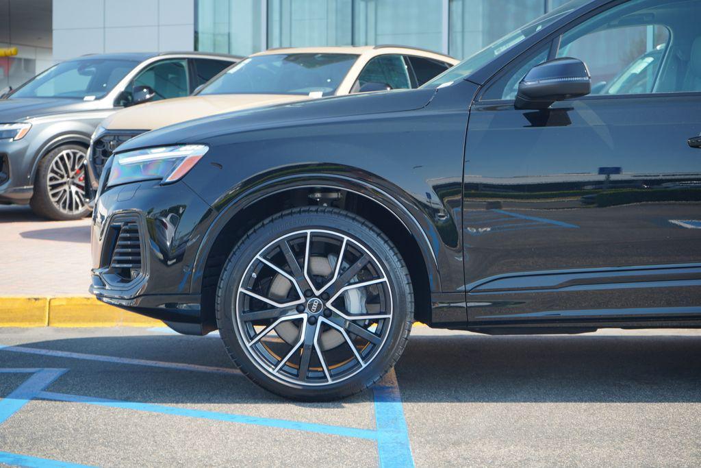 new 2025 Audi Q7 car, priced at $76,110