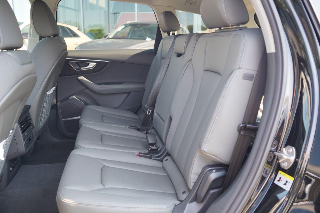 new 2025 Audi Q7 car, priced at $76,110