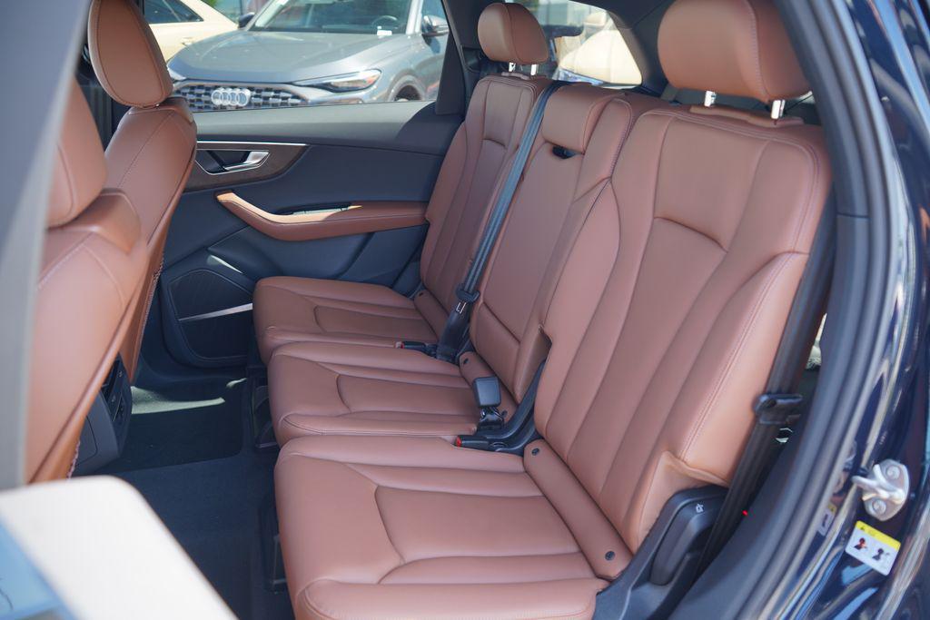 new 2025 Audi Q7 car, priced at $75,820