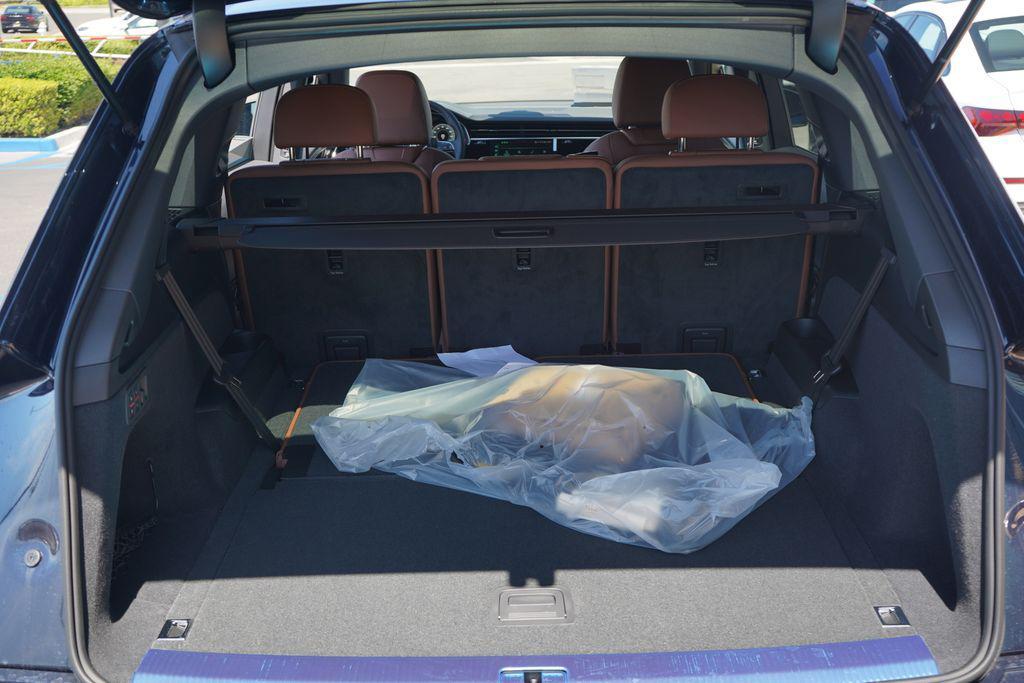 new 2025 Audi Q7 car, priced at $75,820