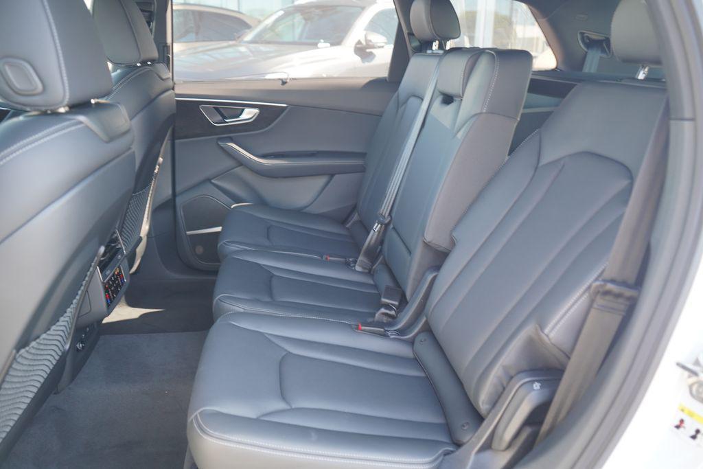 new 2025 Audi Q7 car, priced at $82,620